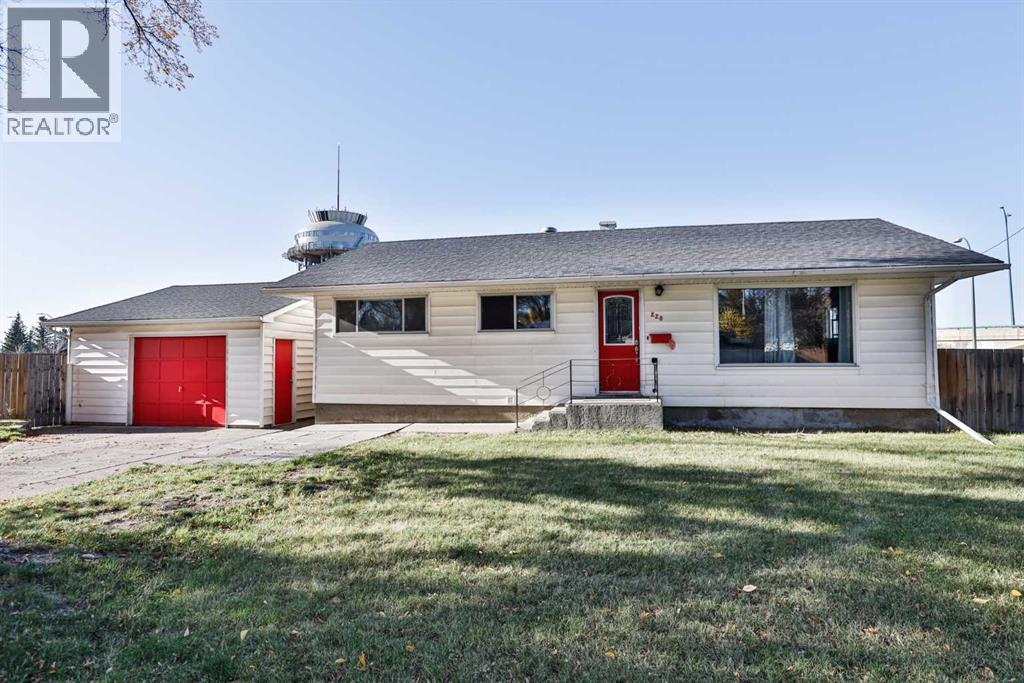220 23 Street S, Lethbridge — photo 2