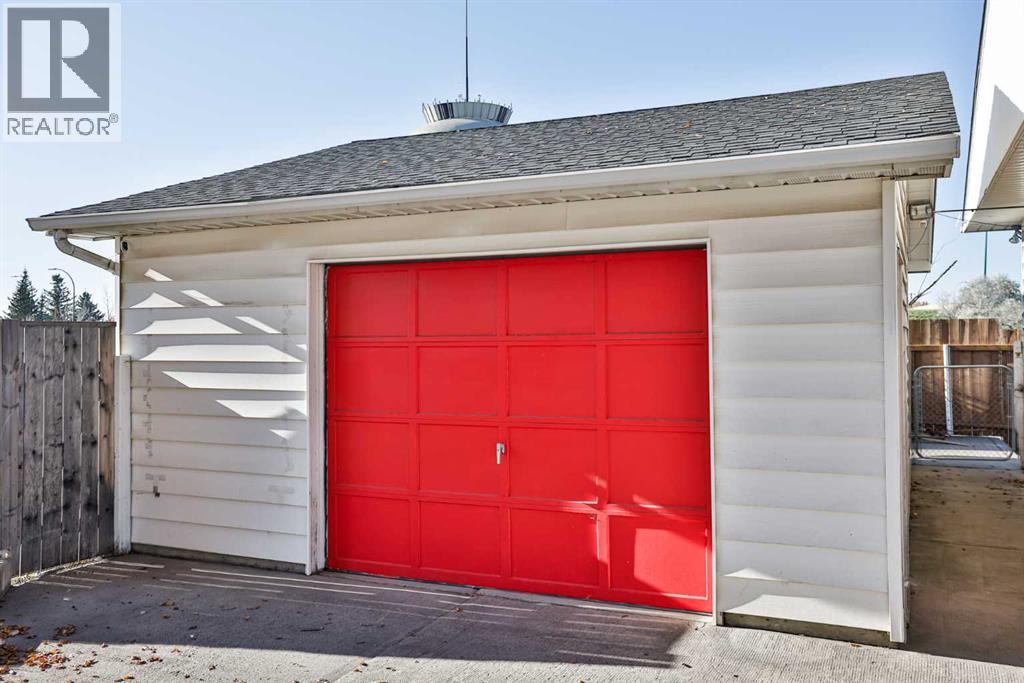220 23 Street S, Lethbridge — photo 3