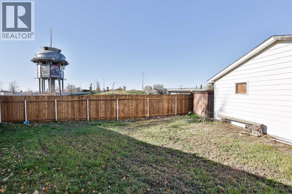 220 23 Street S, Lethbridge — photo 5
