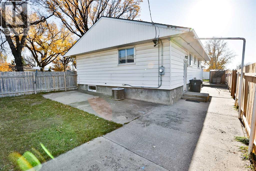 220 23 Street S, Lethbridge — photo 7