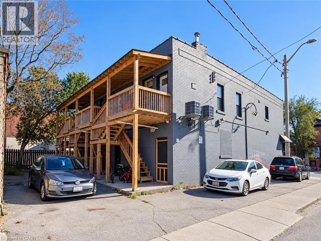 Photo 16 of 17