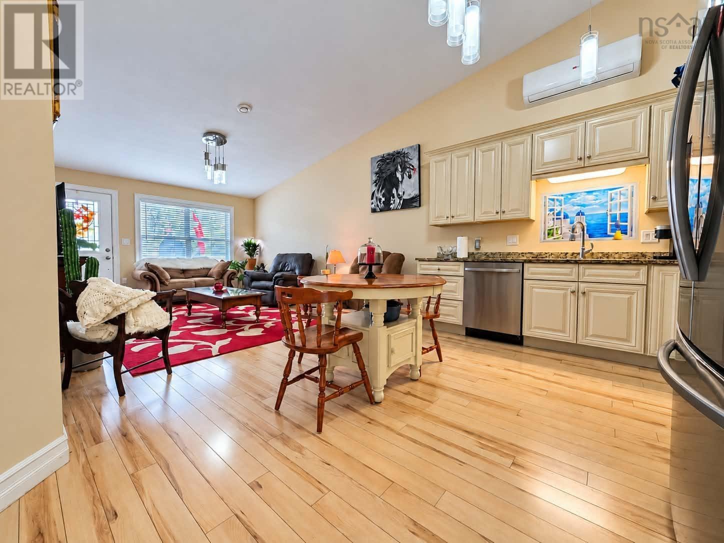 Photo 11 of 37