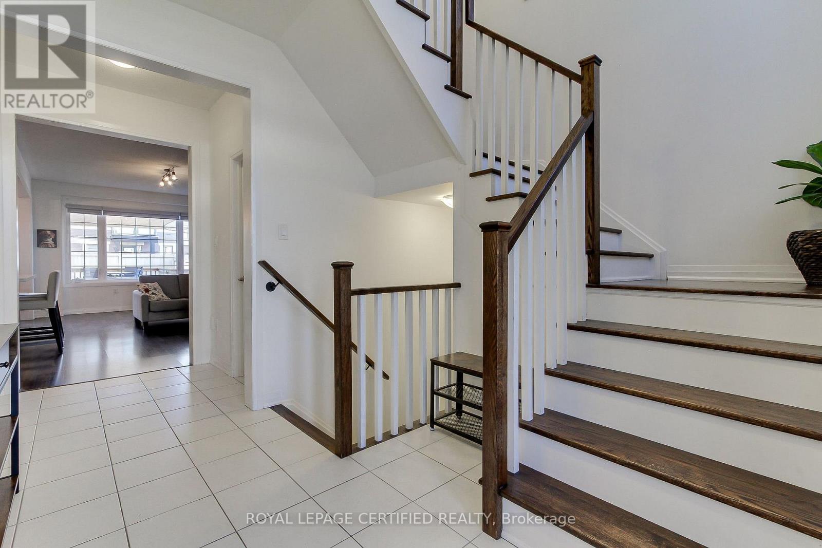 8 Martin Trail, New Tecumseth, ON photo 7