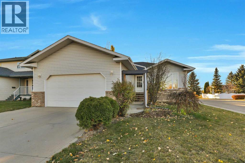Photo of 3 Dietz Close, Red Deer