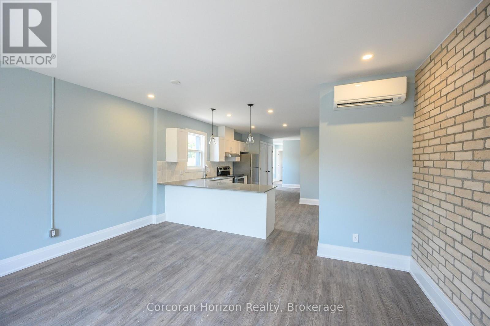 571-575 KING STREET E, Hamilton (Landsdale) — photo 3
