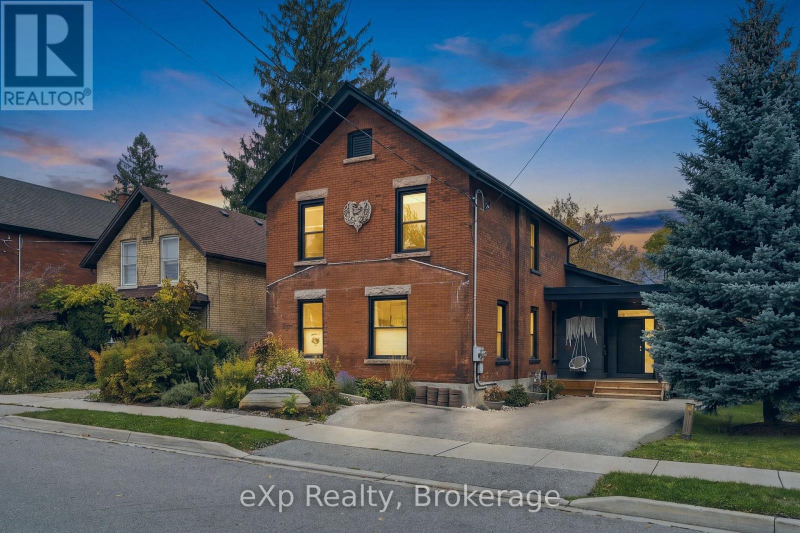 B - 34 DUKE STREET, Guelph (St. Patrick's Ward) — photo 3