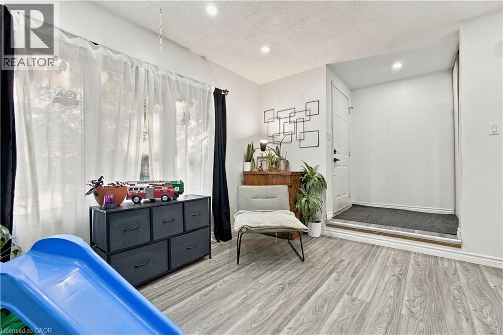 74 HOMESTEAD Place, Kitchener — photo 4