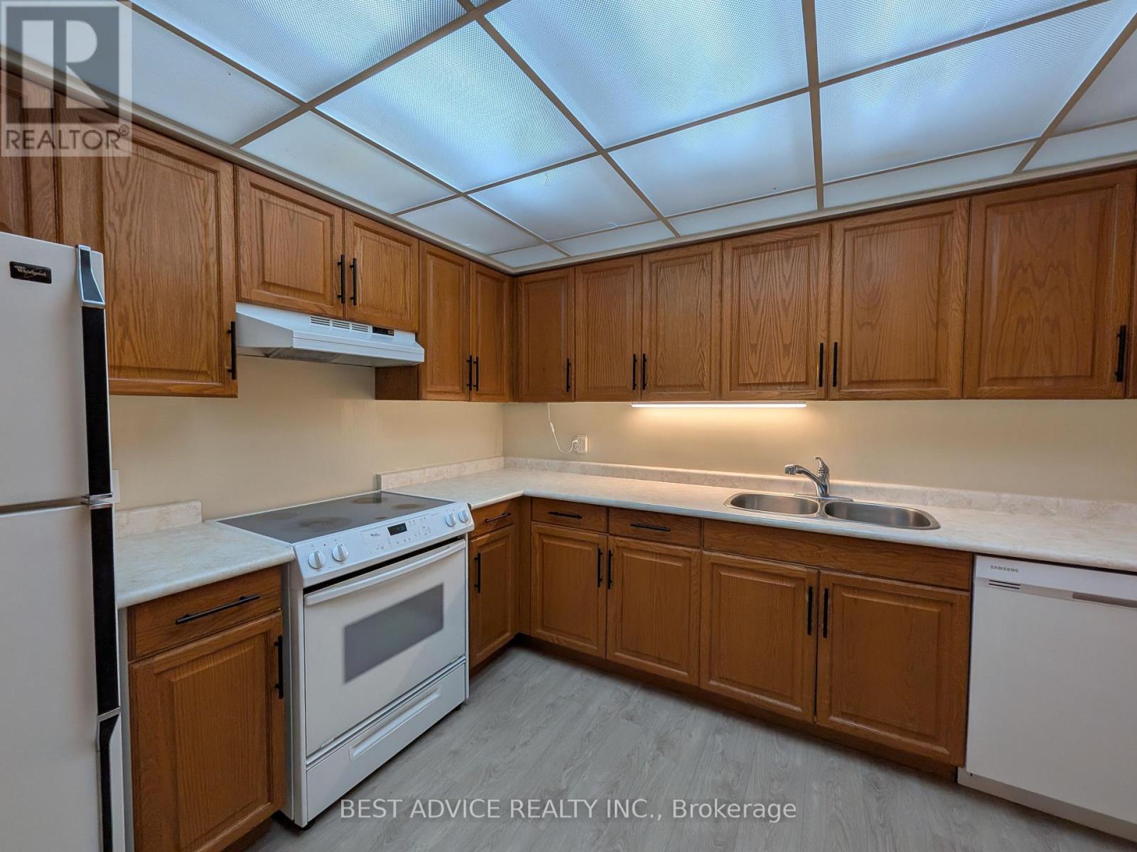 104- 85 Wellington Street West, Aurora, ON photo 8