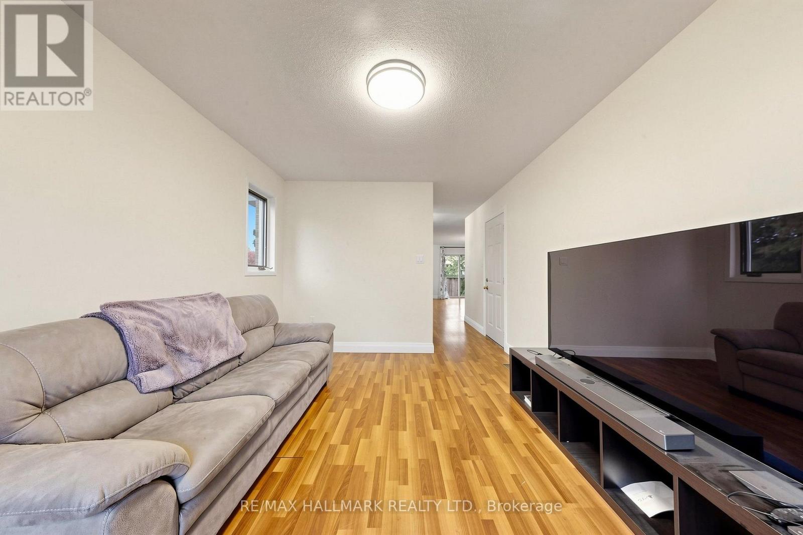 1- 351 Riddell Court, Newmarket, ON photo 11