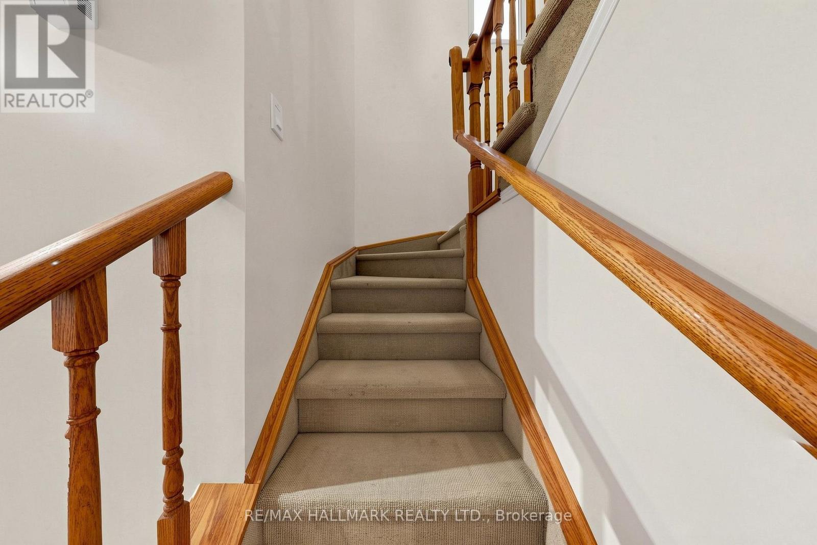 1- 351 Riddell Court, Newmarket, ON photo 15