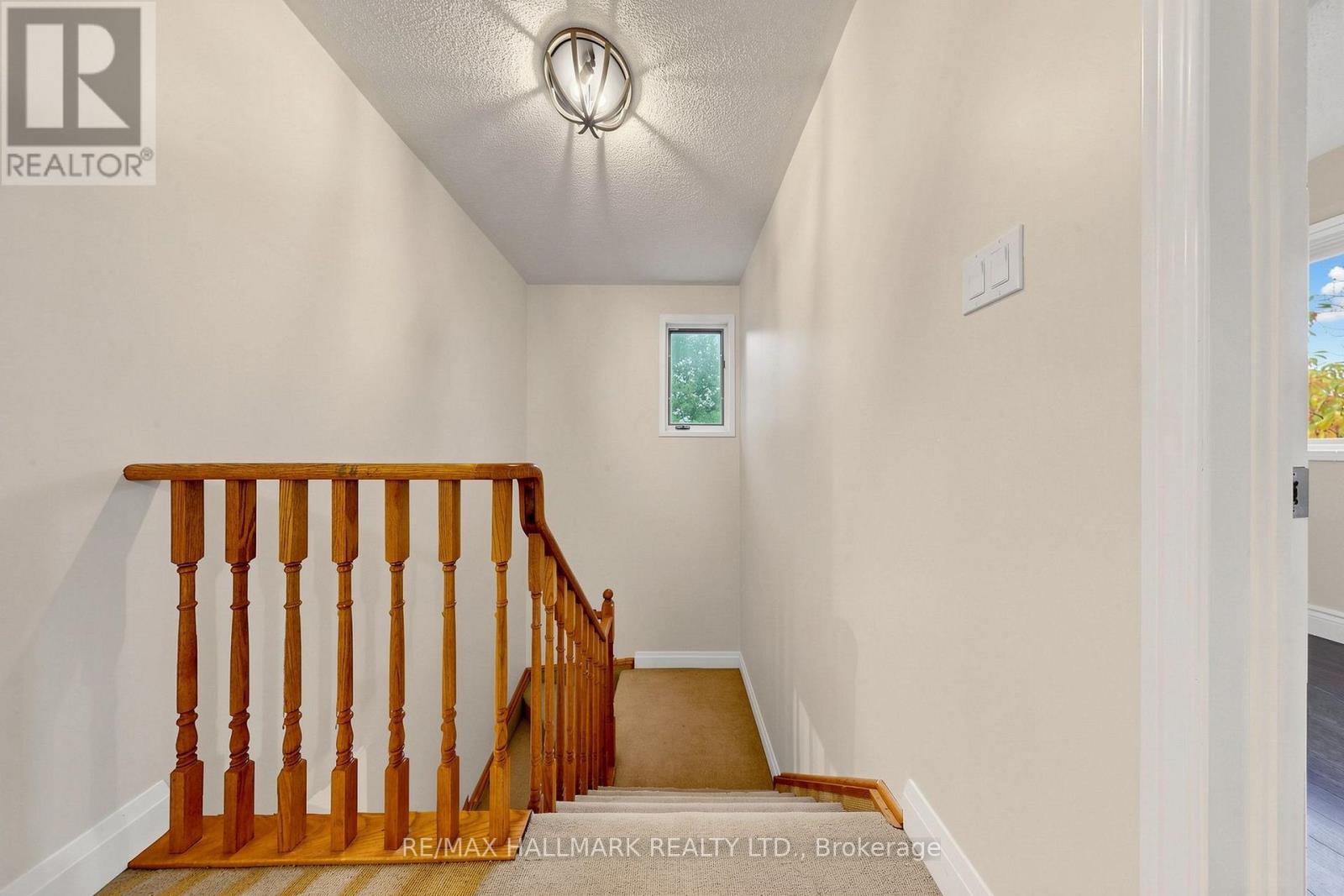 1- 351 Riddell Court, Newmarket, ON photo 16
