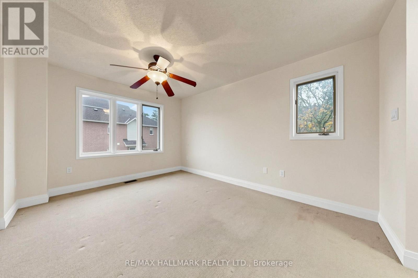 1- 351 Riddell Court, Newmarket, ON photo 17