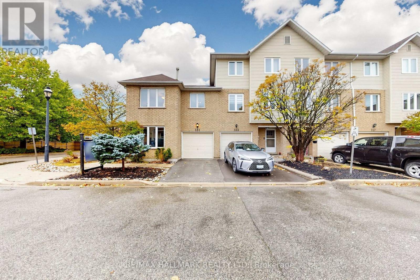 1- 351 Riddell Court, Newmarket, ON photo 2