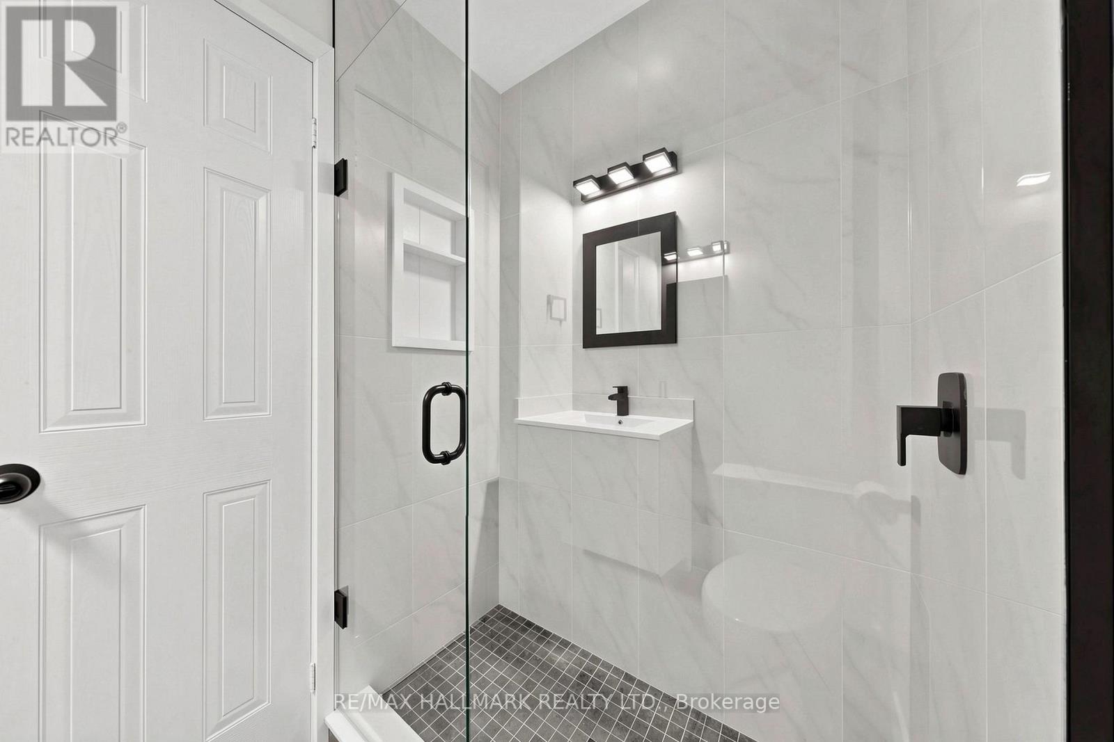 1- 351 Riddell Court, Newmarket, ON photo 20