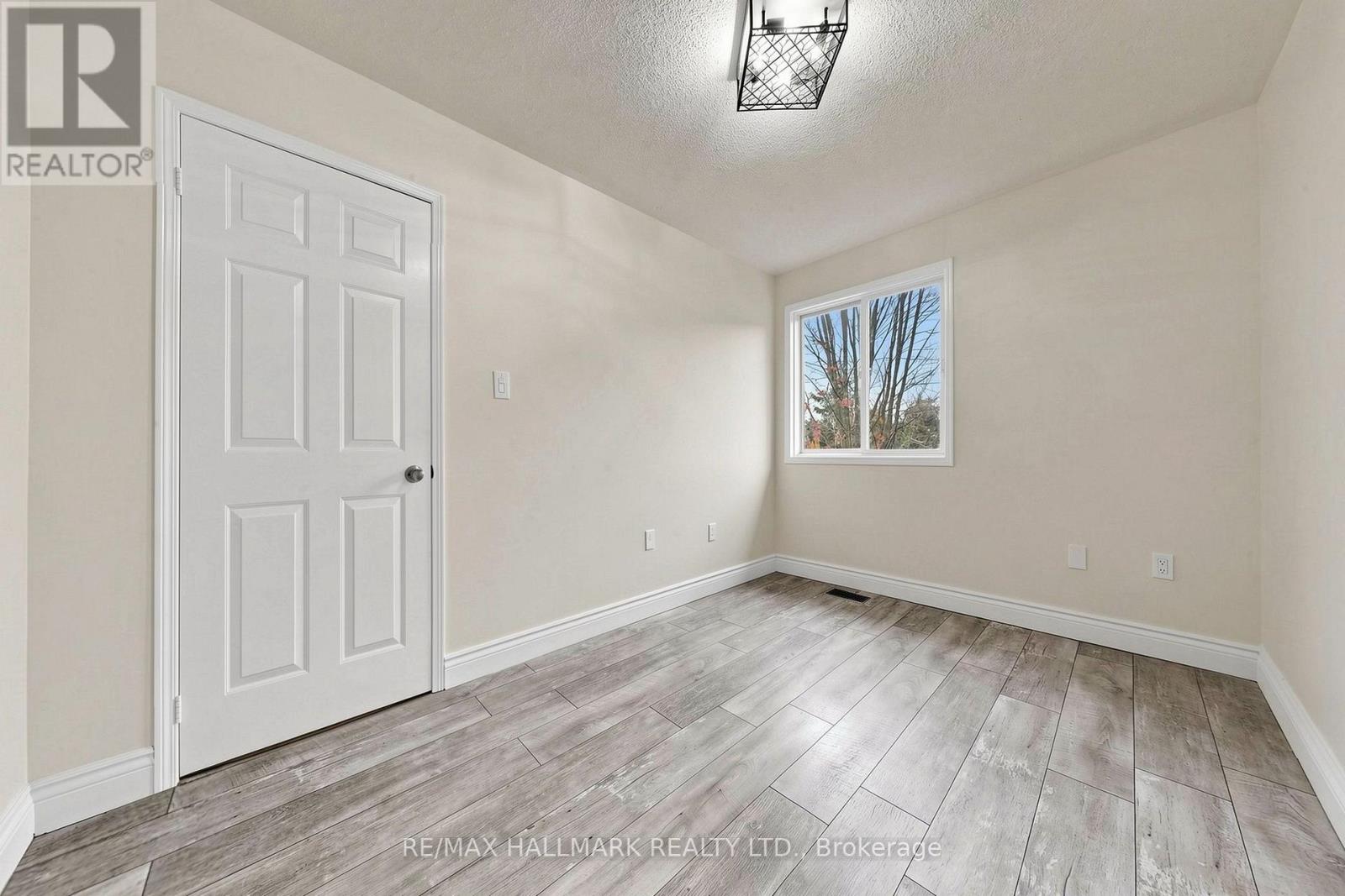 1- 351 Riddell Court, Newmarket, ON photo 22
