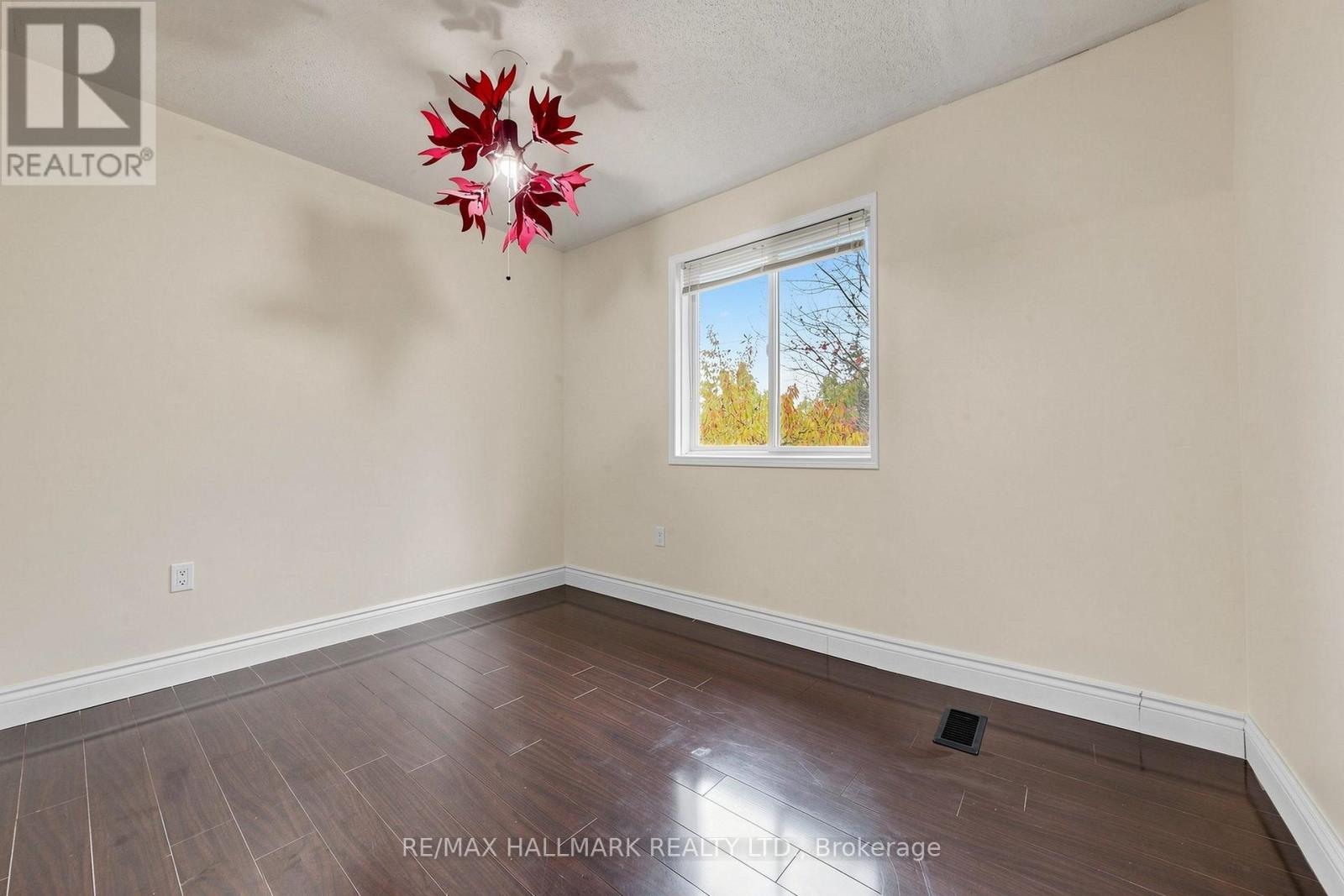 1- 351 Riddell Court, Newmarket, ON photo 24