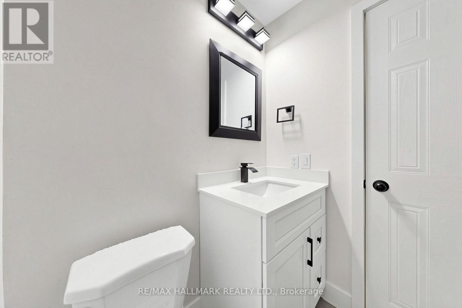 1- 351 Riddell Court, Newmarket, ON photo 25