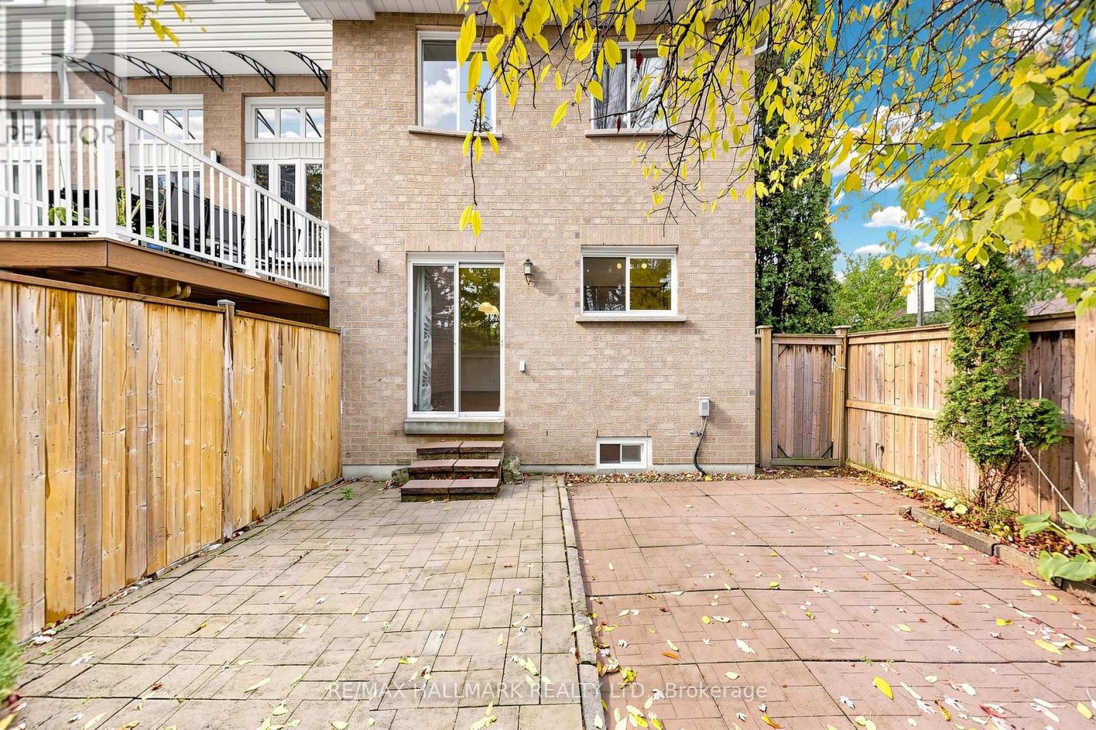 1- 351 Riddell Court, Newmarket, ON photo 31