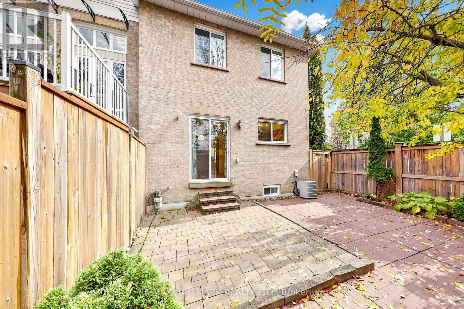 1- 351 Riddell Court, Newmarket, ON photo 32