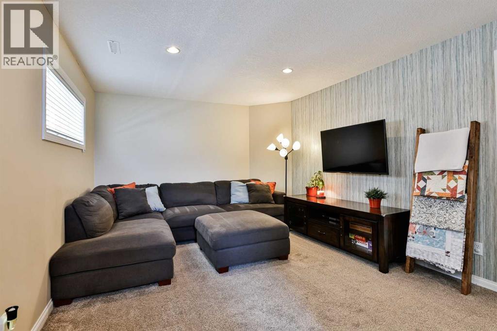 635 Aberdeen Crescent W, photo 10 of 16