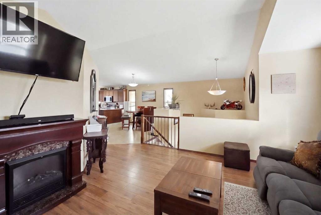 96 Hinshaw Drive, Sylvan Lake — photo 3