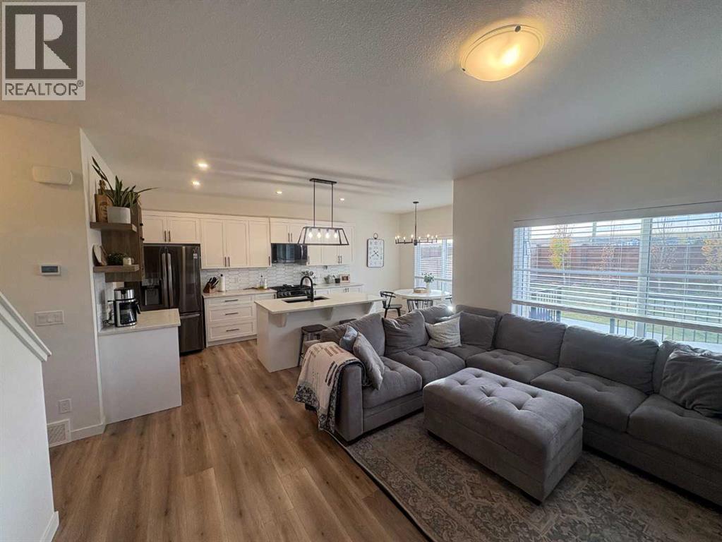 476 CHINOOK GATE SQUARE Street SW, Airdrie — photo 2