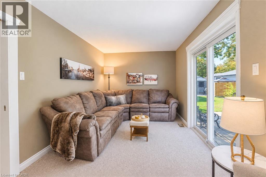 127 MIDLAND Drive, Kitchener — photo 11