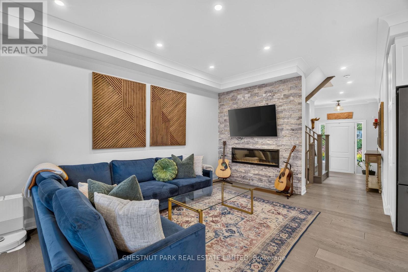 40 LOWTHER AVENUE - 8
