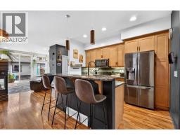 4pc Bathroom - 2117 15 Street Sw, Calgary, AB T2T3Y9 Photo 9