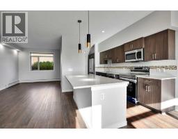 4pc Bathroom - 8354 9 Avenue Sw, Calgary, AB T3H0Y4 Photo 11