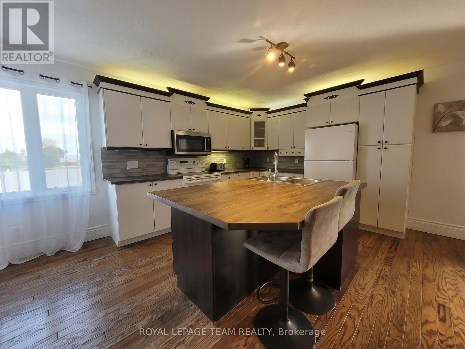 561 ST-PHILIPPE STREET, Alfred and Plantagenet — photo 6