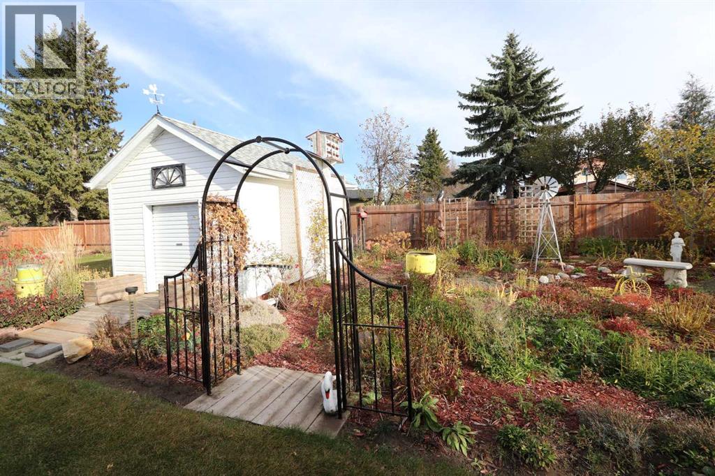 Listing photo – 5115 42 Street, Ponoka