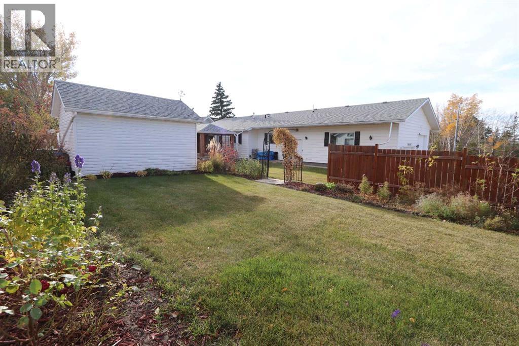 Listing photo – 5115 42 Street, Ponoka