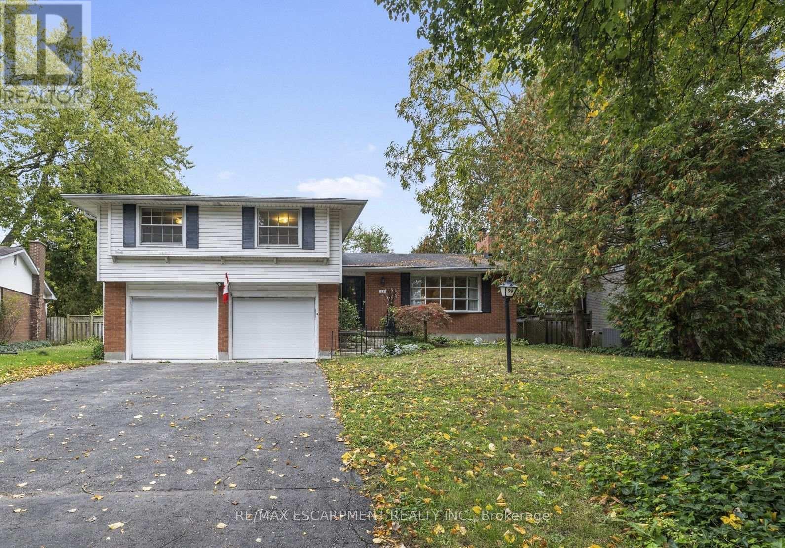 99 RUNNYMEDE CRESCENT, London North (North J)