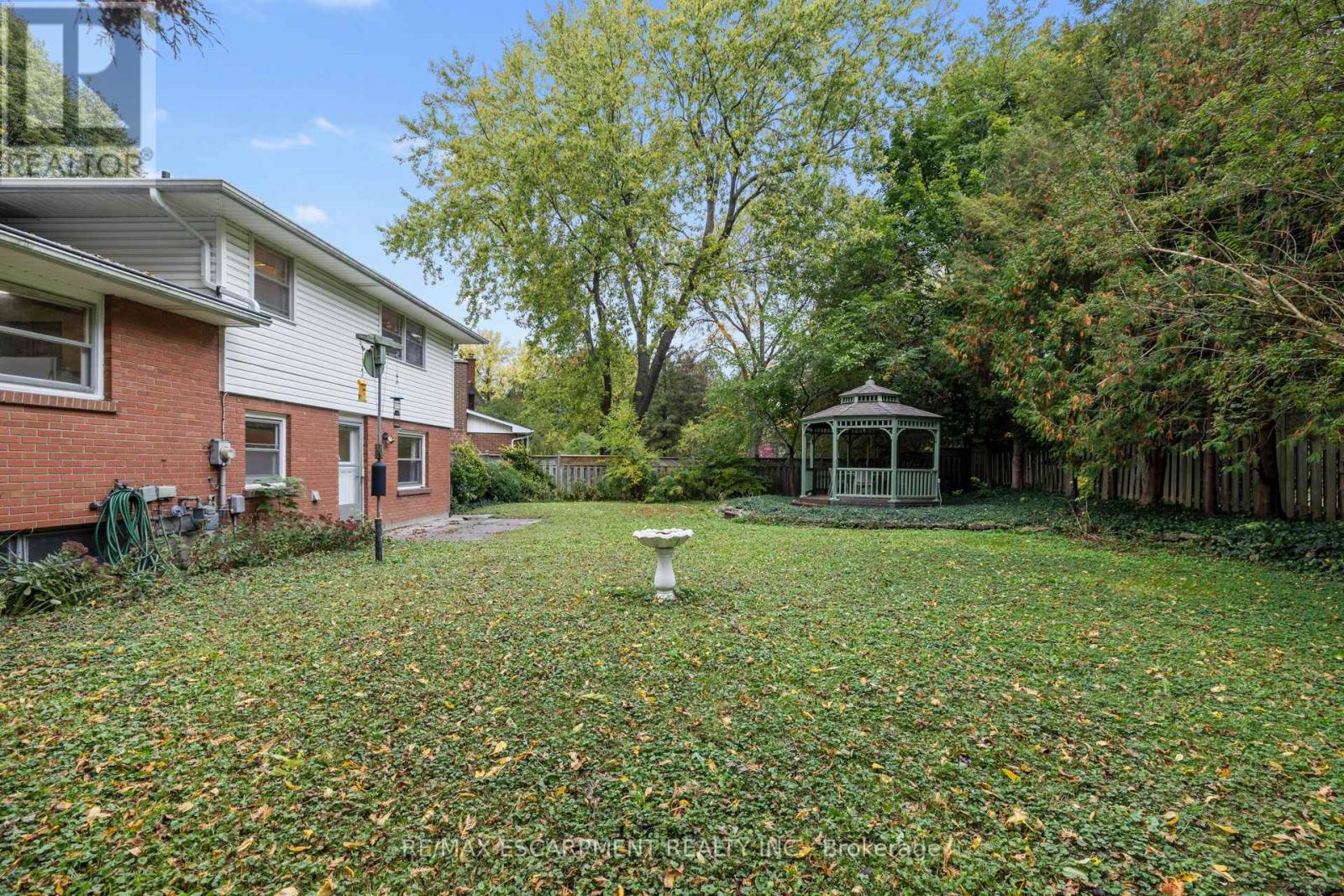 99 RUNNYMEDE CRESCENT, London North (North J) — photo 2
