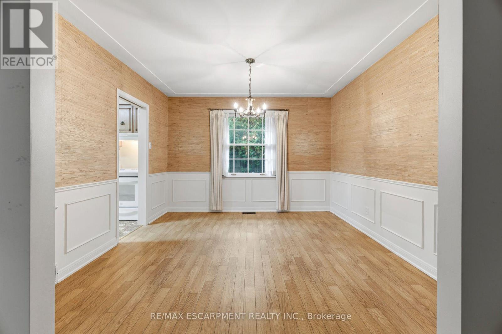 99 RUNNYMEDE CRESCENT, London North (North J) — photo 9