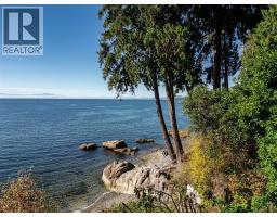 3443 Beach Avenue, Roberts Creek, BC V0N2W2 Photo 11
