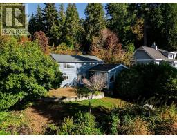 3443 Beach Avenue, Roberts Creek, BC V0N2W2 Photo 13