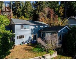 3443 Beach Avenue, Roberts Creek, BC V0N2W2 Photo 12