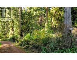 3443 Beach Avenue, Roberts Creek, BC V0N2W2 Photo 9