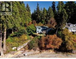 3443 Beach Avenue, Roberts Creek, BC V0N2W2 Photo 10