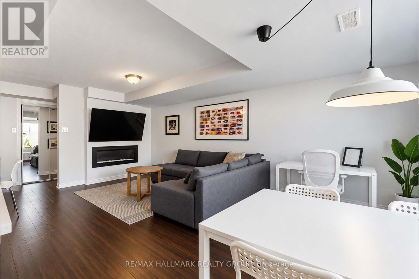 154 - 796 MIKINAK ROAD, Ottawa — photo 11