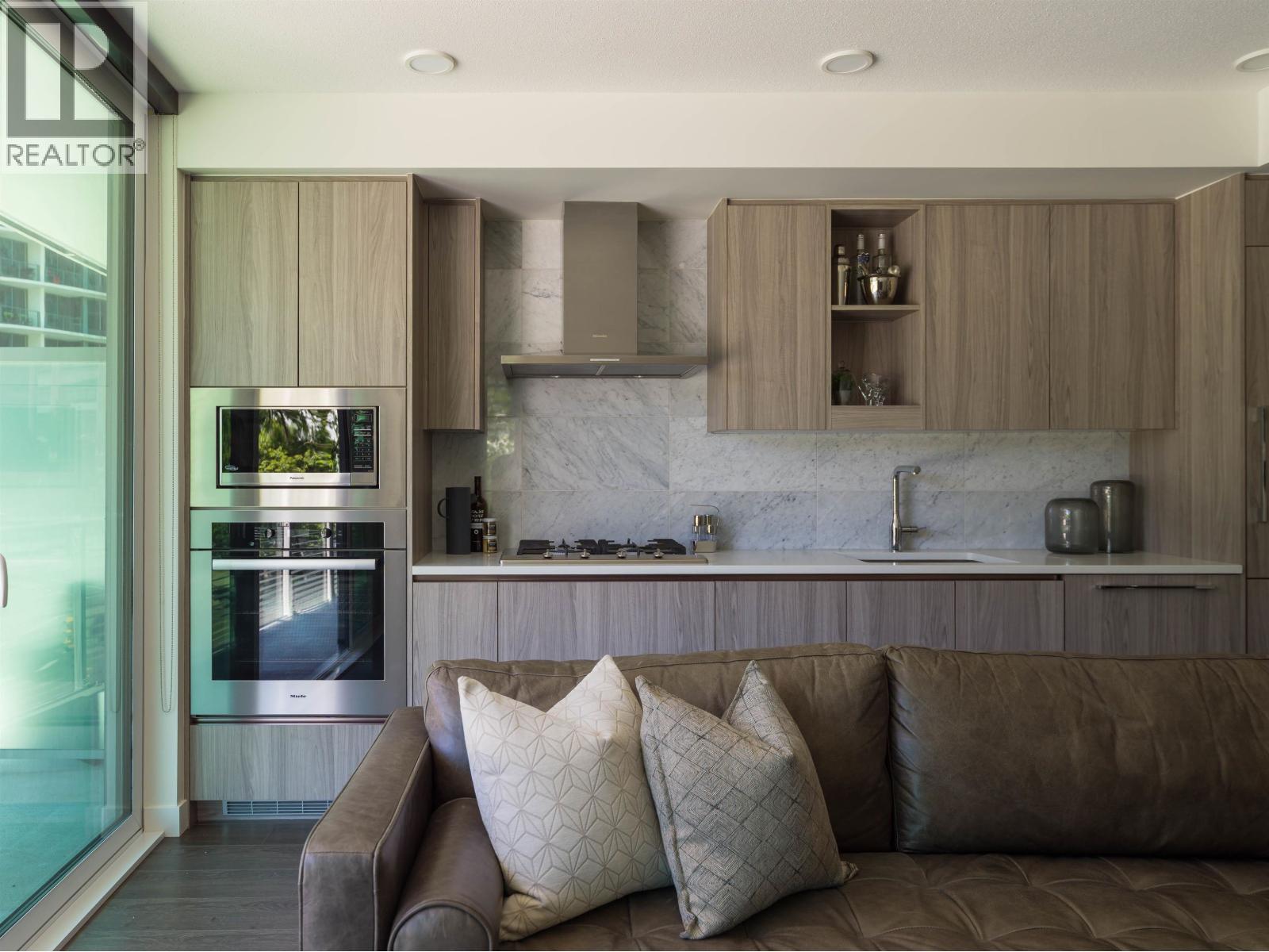 306 89 NELSON STREET, Vancouver - Image 1