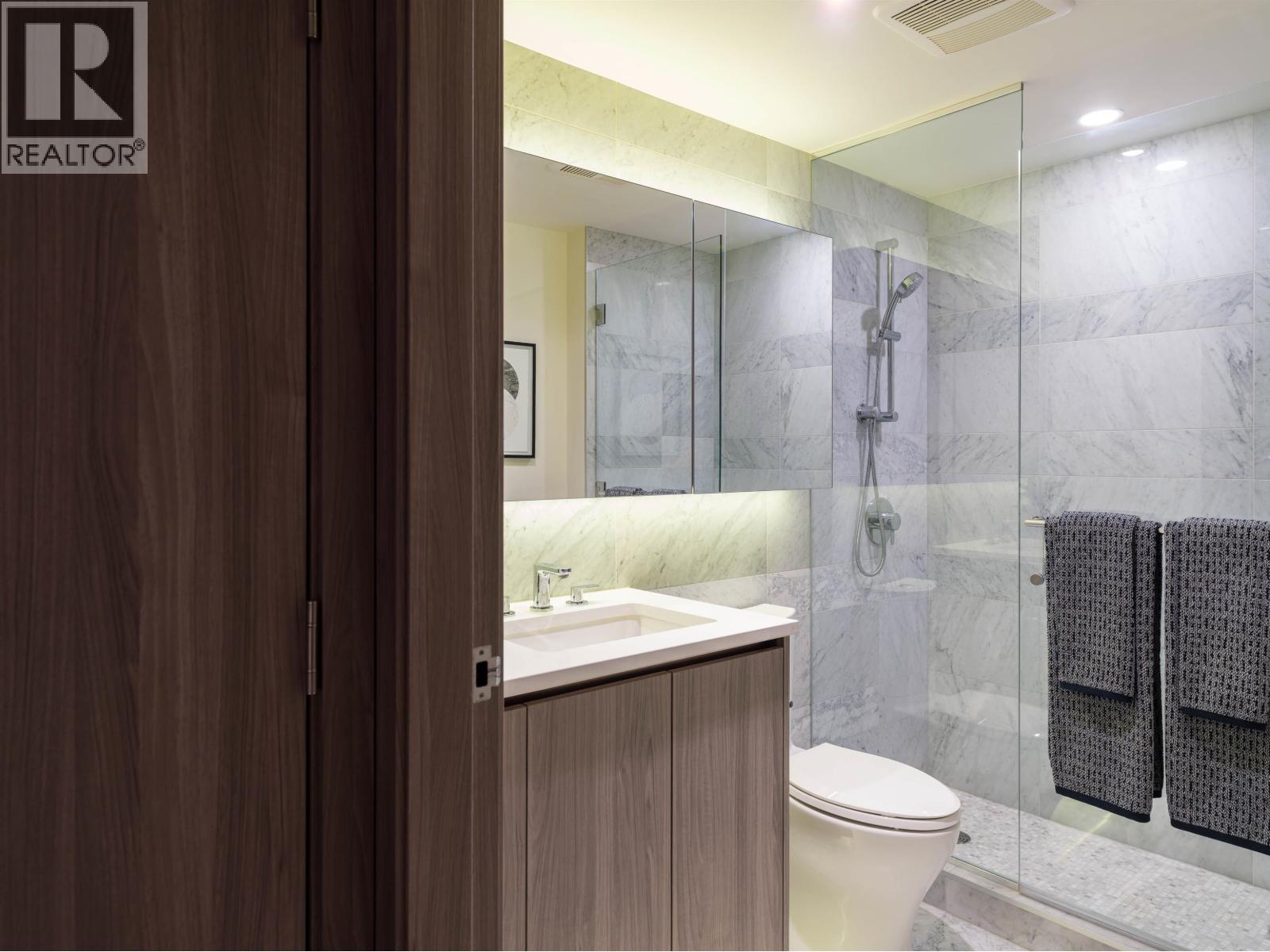 306 89 NELSON STREET, Vancouver - Image 1