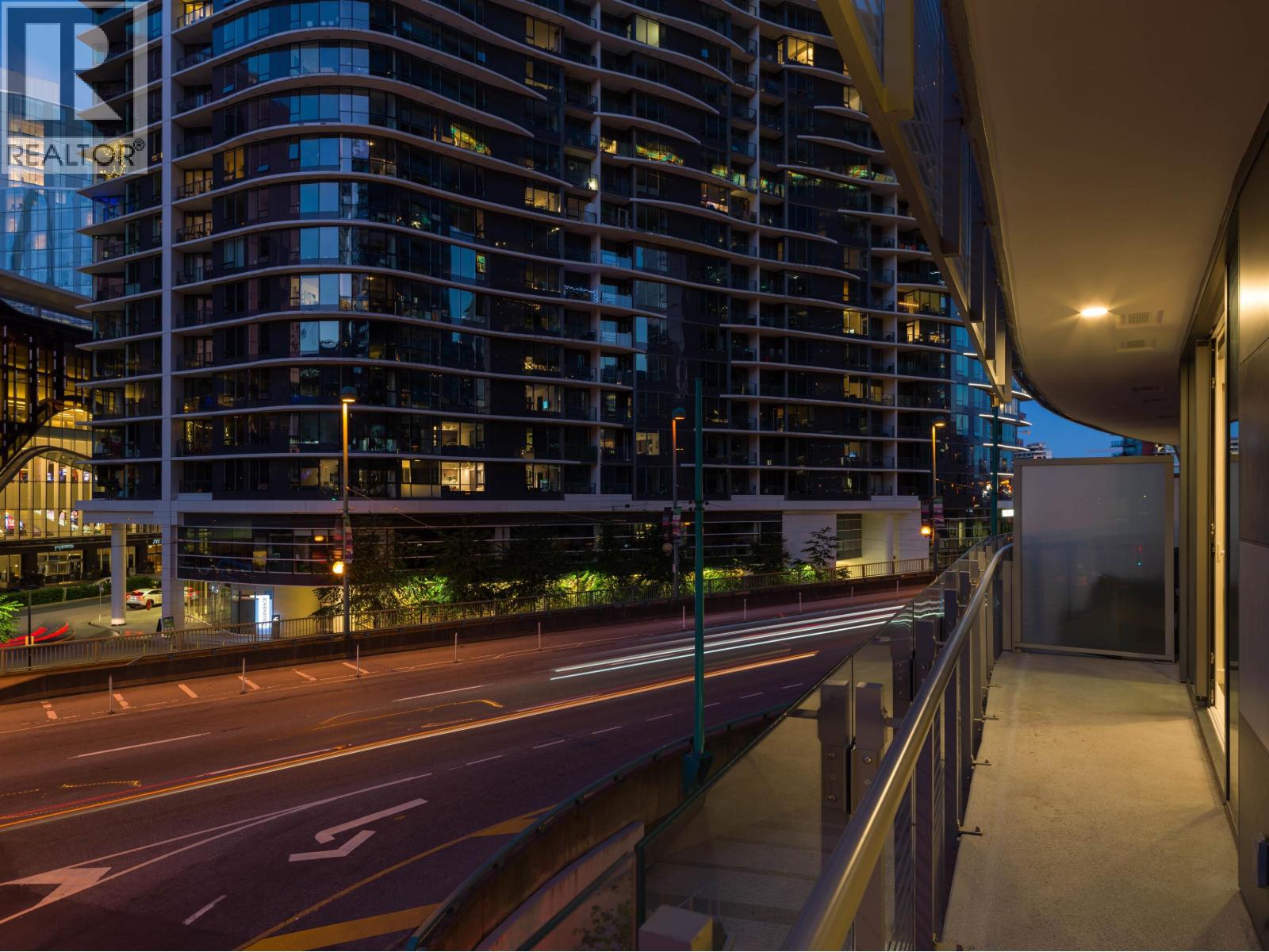 306 89 NELSON STREET, Vancouver - Image 1