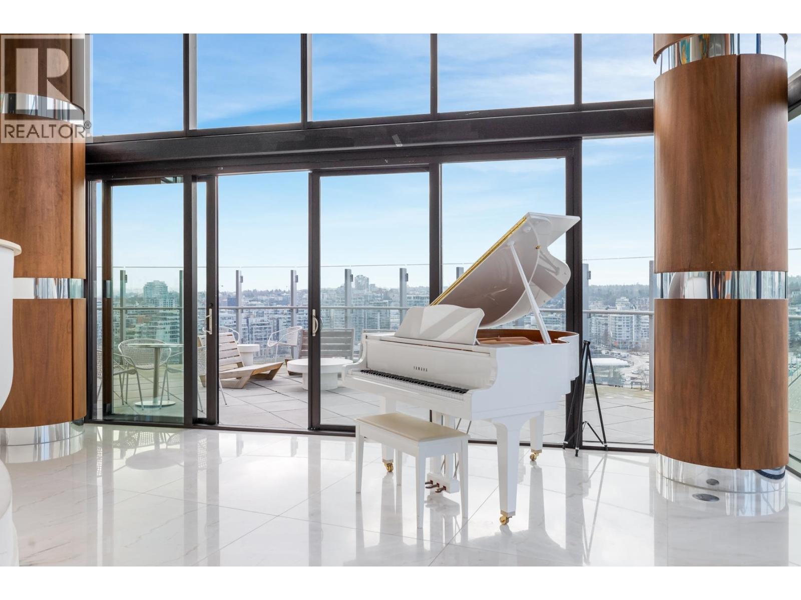 306 89 NELSON STREET, Vancouver - Image 1