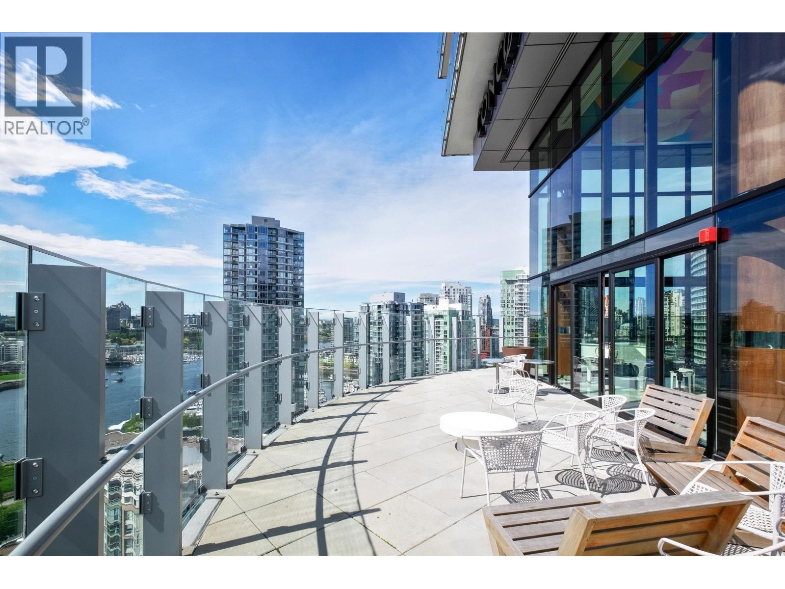 306 89 NELSON STREET, Vancouver - Image 1