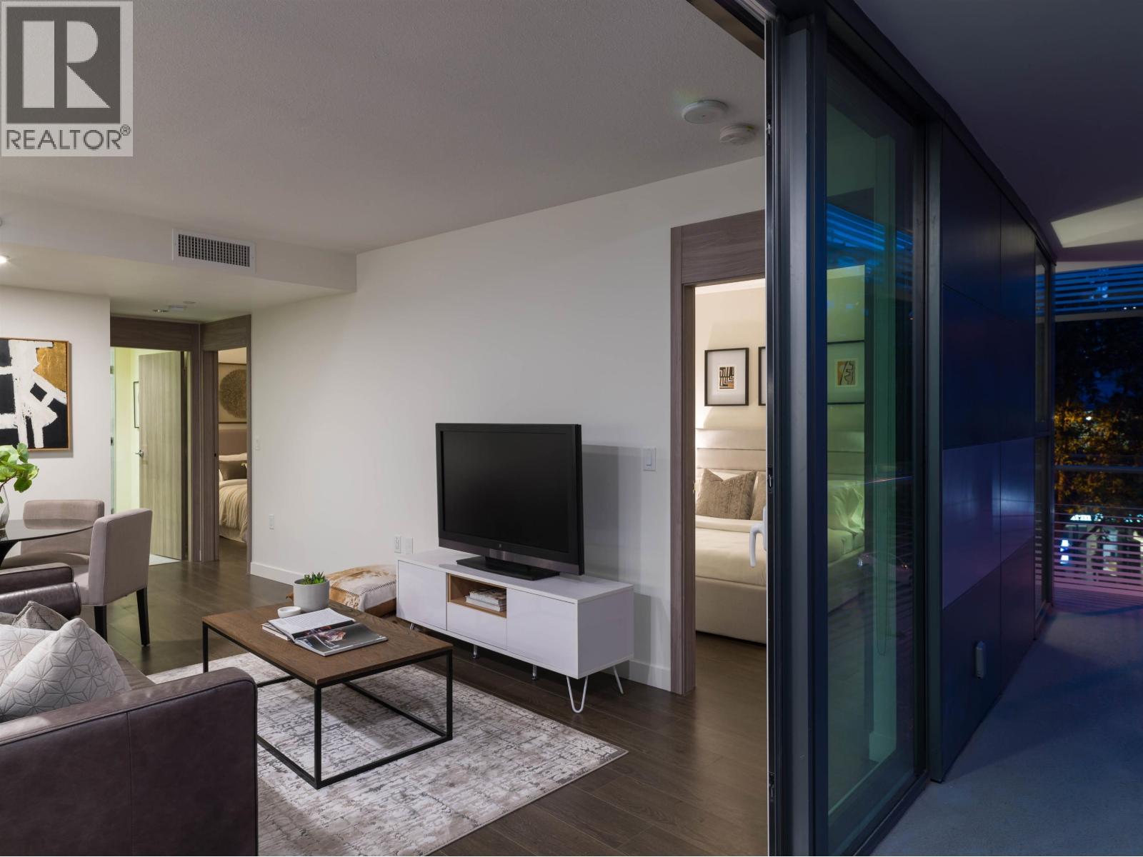 306 89 NELSON STREET, Vancouver - Image 1