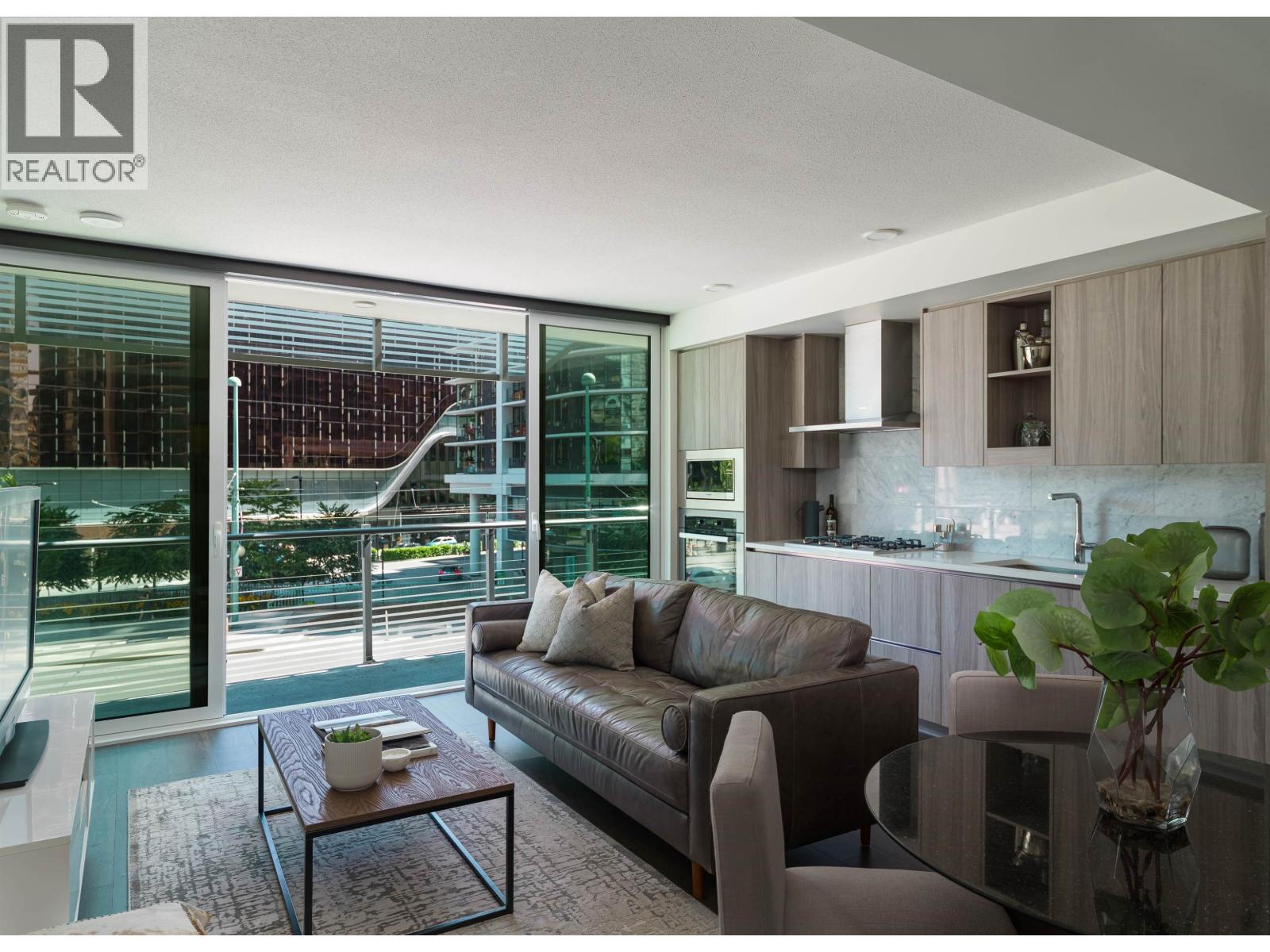 306 89 NELSON STREET, Vancouver - Image 1