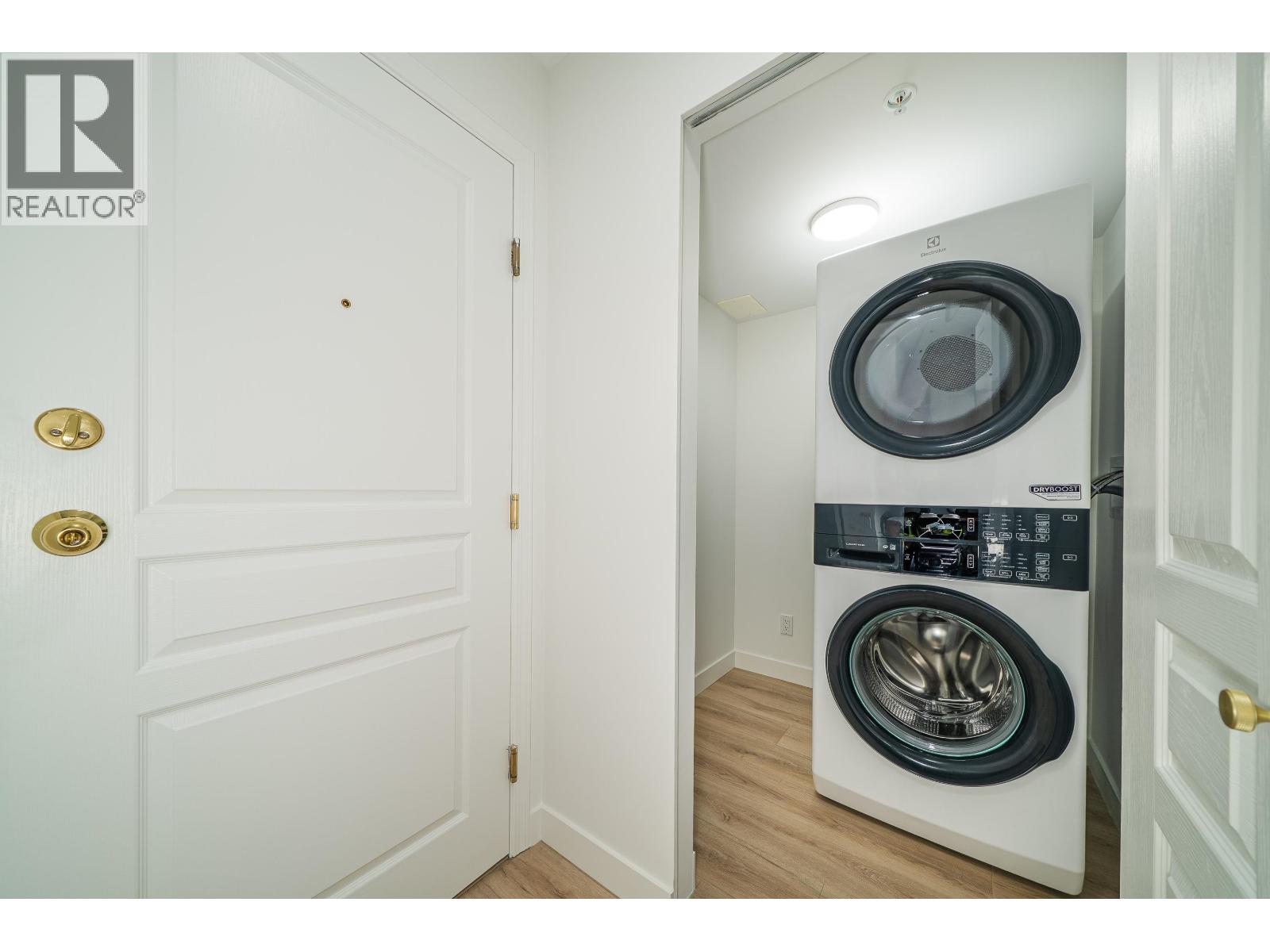 211 7117 ANTRIM AVENUE, Burnaby - Image 1
